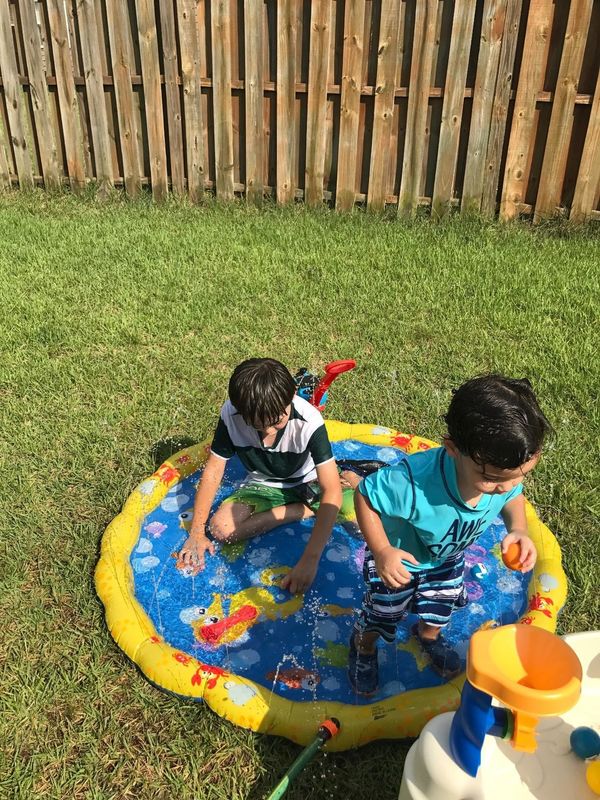 68in Inflatable Sprinkler Toy Customized Water Sprinkler Pool Mat For Outdoor Party